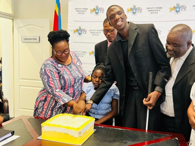 The Deputy Prime Minister of Eswatini honours Khuzulwandle Gama and Phetsile Nyatabo for their exceptional EGCSE results.