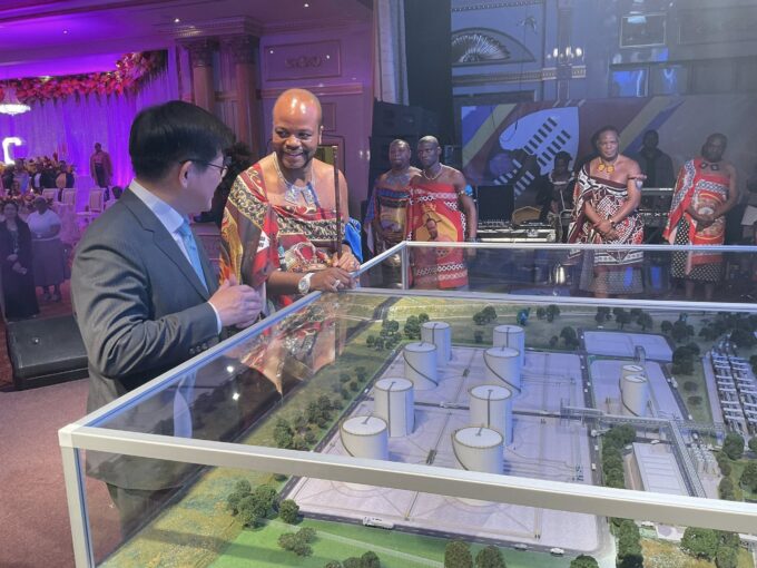 King Mswati III launches the 3D model of the Phuzamoya oil reserve project