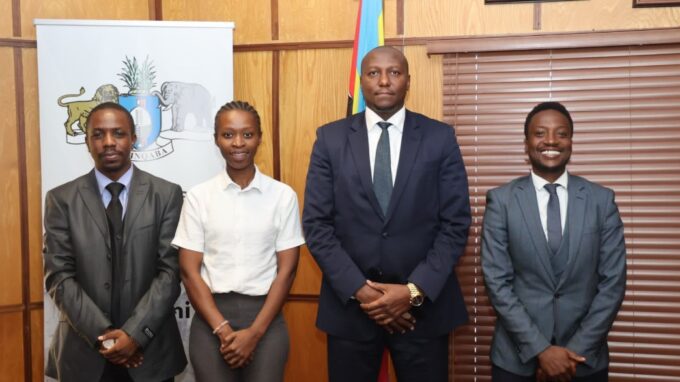 Prime Minister Russell Dlamini meets with Youth Chamber of Commerce executives to discuss economic initiatives.