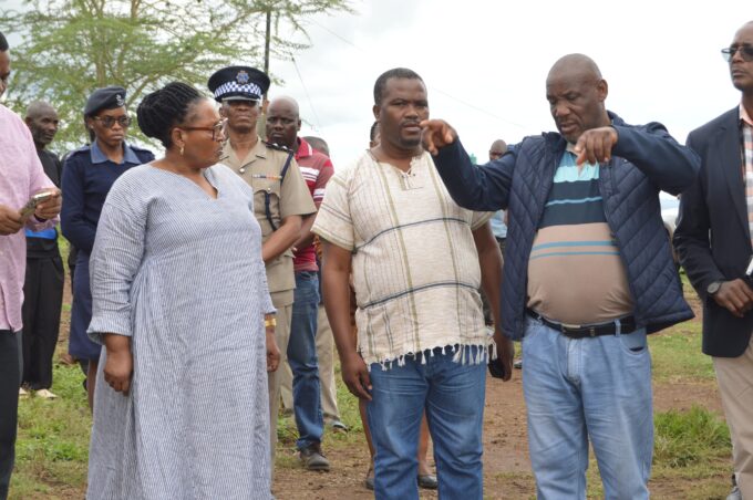 DPM Thulisile Dladla speaks with Lunkuntfu residents during a site visit on rural service challenges.