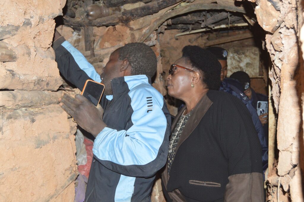 Deputy Prime Minister Thulisile Dladla visits Mlulami Dlamini's unique two-story mud house in KaMagele, Hlathikulu.
Photo: DPM Office