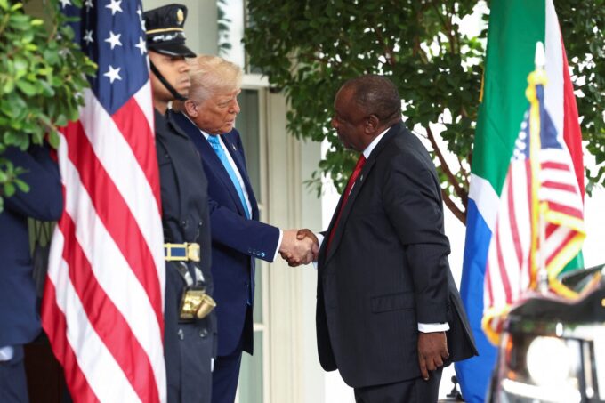 U.S. President Donald Trump welcomes South African President Cyril Ramaphosa to the White House in Washington, D.C., U.S., May 21, 2025. REUTERS/Kevin Lamarque