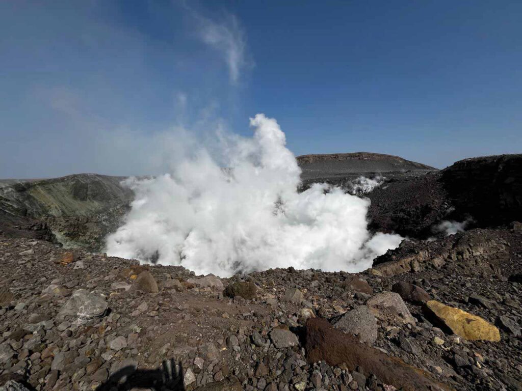 Hayli Gubbi's active crater on 25 Nov 2025 with strong steaming (image: Christophe Decaris)