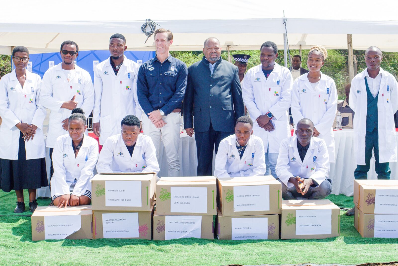 Minister of Economic Planning and Development Honourable Dr Thambo E Gina and UNDP Resident Representative Mr Henrik Franklin pose with some of the young entrepreneurs who received cellphone repair starter kits at Lubuli Inkhundla. Photo by UNDP Eswatini.