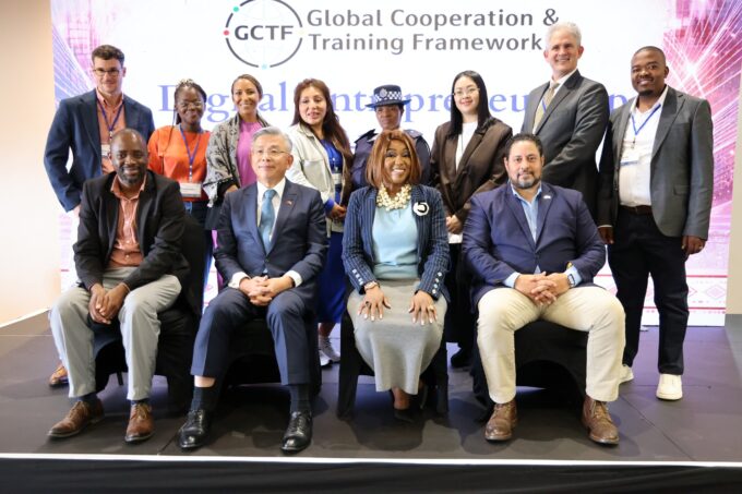Erik Azulay with U.S. Chargé d’Affaires Marc Weinstock, Taiwan Ambassador Jeremy H. S. Liang, and Minister of Information, Communication and Technology Hon. Savannah Maziya alongside local incubator representatives at American Corner Manzini. Photo credit: U.S. Embassy Eswatini.