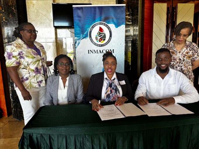 Officials from the Incomati and Maputo Watercourse Commission and the contractor during the signing of the Memorandum of Understanding for the Catuane Water Supply System on 20 March.