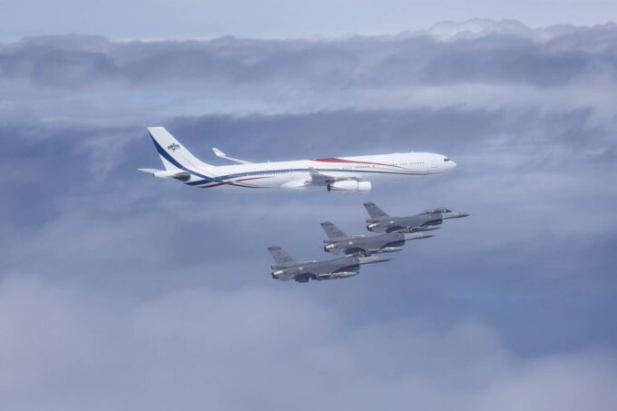 Taiwan F-16 fighter jets escort Eswatini King's aircraft with President Lai Ching-te onboard on Monday. (Military News Agency photo)