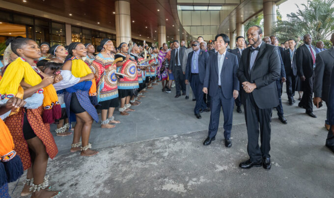 His Majesty King Mswati III and President Lai Ching-te, flanked by their respective delegations, tour the ICC Ezulwini Palazzo guided by Inyatsi Group Chairperson Michelo Shakantu and Prince Mcwasho, May 2026. Photo by Taiwan in Eswatini