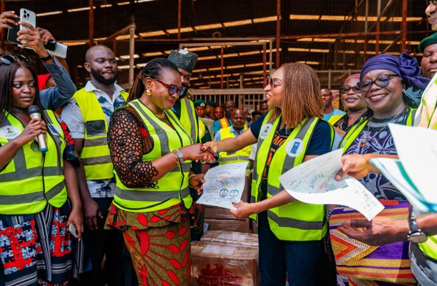 Presentation of AfCFTA Certificates of Origin to Macariusville Dates and Food Ltd and Bio Pulse Limited