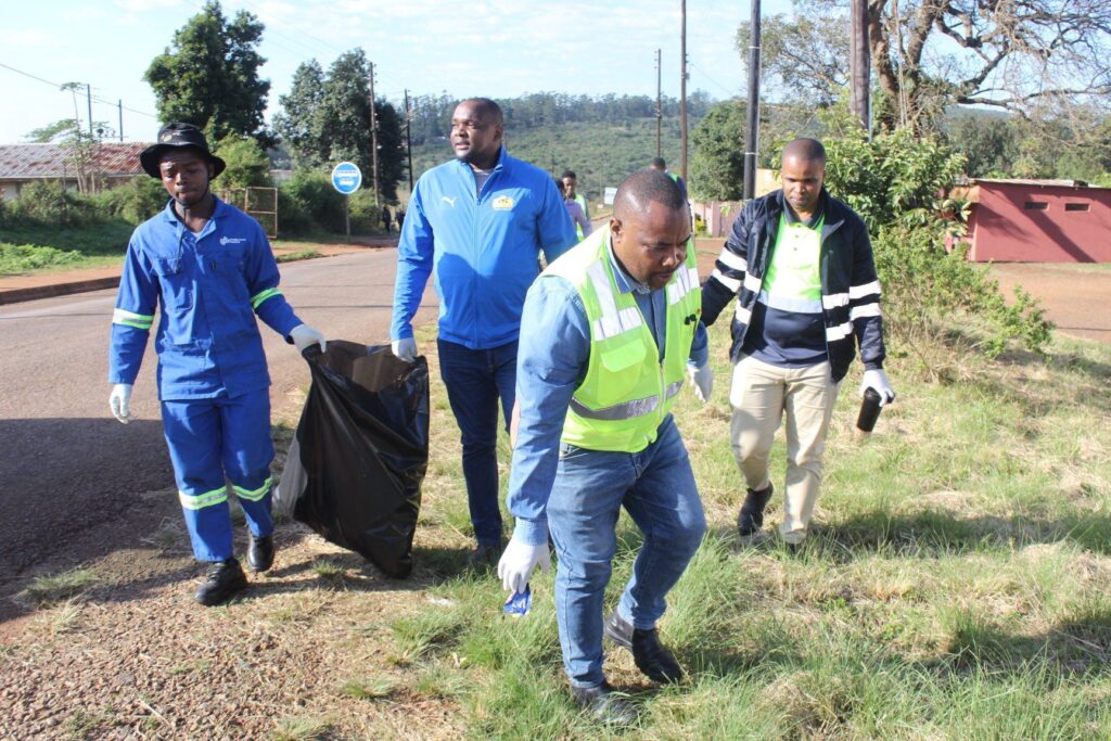 Community members, Siteki Town Council officials and representatives from participating organisations collect litter along the entrance points of Siteki Town during a World Environment Day clean-up campaign. (Photo: Siteki Town Council)
