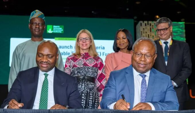 Representatives from the Nigeria Sovereign Investment Authority (NSIA), Africa50 and their development partners sign the agreement for the $300 million Nigeria Distributed Renewable Energy Fund