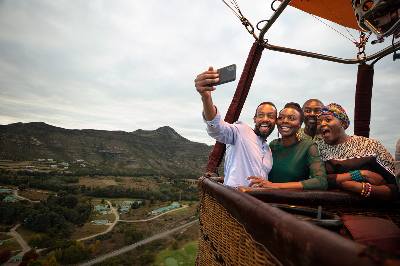 Tourists take in the scenic landscapes of the Free State from a hot air balloon, offering a unique perspective of South Africa’s countryside. Photo credit: South African Tourism