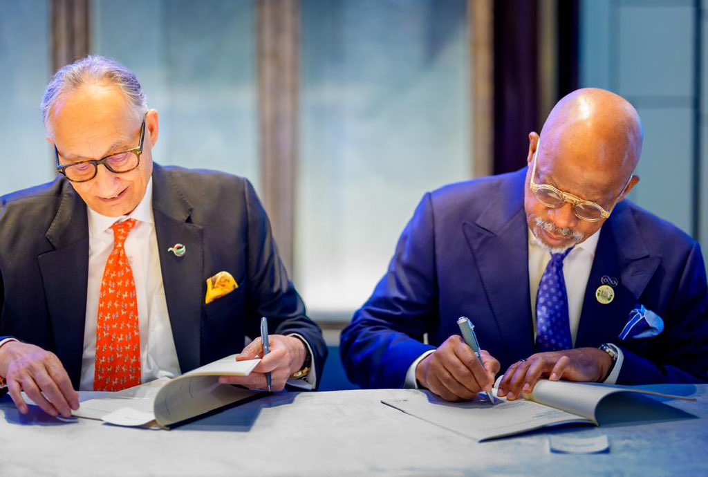 Ogun State Governor Dapo Abiodun and a DP World representative sign the agreements for the proposed Gateway Deep Sea Port and Blue Marine Special Economic Zone in Paris, France. Photo: X/@sfojoemmanuela