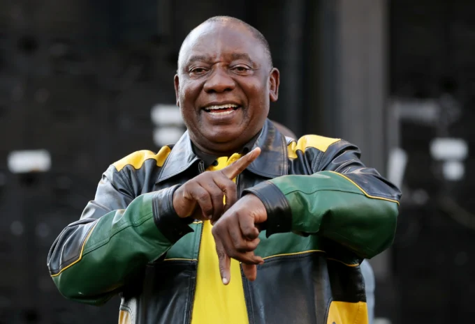 President Cyril Ramaphosa addresses supporters of South Africa’s ruling African National Congress (ANC) in 2019. © Reuters/Mike Hutchings