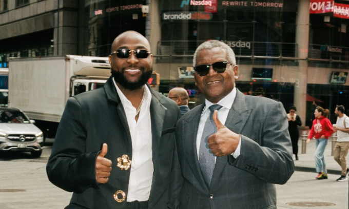 Davido and Aliko Dangote meet during their conversation about the Dangote Petroleum Refinery public share offer. Photo: X/@davido