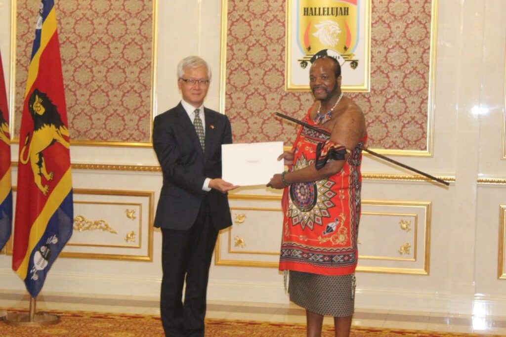 His Majesty King Mswati III receives the letters of credence from Ambassador designate of the Republic of China (Taiwan), H.E Ching Lin Tsuei, at Lozitha Royal Palace.