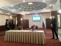 Russian and Mozambican officials sign the final protocol following the fourth meeting of the Russia Mozambique Intergovernmental Commission on economic and scientific and technical cooperation. Photo by African Initiative